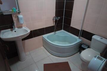 Фото номера Двухместный номер с 2 отдельными кроватями Отель Hotel Tsiskari г. Телави 12
