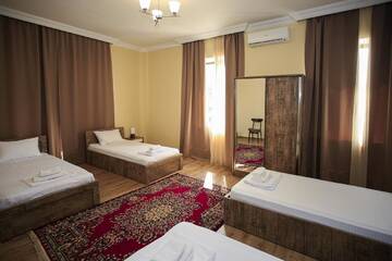 Фото номера Четырехместный номер с общей ванной комнатой Гостевой дом Bucha`s Guest House &amp; Wine Cellar г. Телави 3