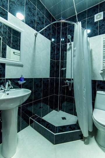 Фото номера Двухместный номер с 2 отдельными кроватями Отель HOTEL GUGLUX &amp;WINE CELLAR г. Телави 5