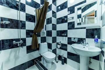 Фото номера Трехместный номер Делюкс Отель HOTEL GUGLUX &amp;WINE CELLAR г. Телави 6