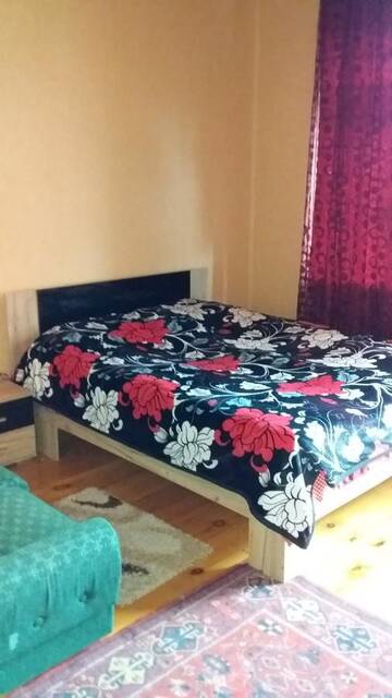 Фото номера Четырехместный номер с ванной Гостевой дом Guest House Medea г. Телави 2