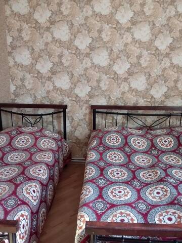 Фото номера Трехместный номер с ванной комнатой Гостевой дом Guest House Medea г. Телави 2