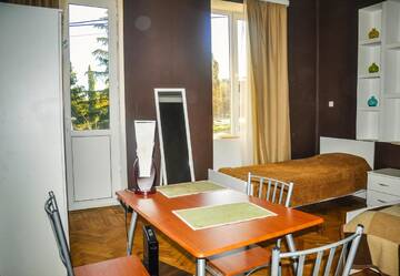 Фото номера Трехместный номер с балконом Гостевой дом Tin-Tina Guesthouse г. Телави 3