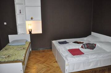 Фото номера Трехместный номер с балконом Гостевой дом Tin-Tina Guesthouse г. Телави 7