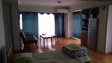 Фото номера Трехместный номер «Комфорт» с душем Отель Hotel Caucasus г. Телави 7