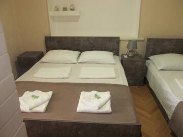 Фото номера Трехместный номер с видом на город Отель Hotel Classic г. Телави 6