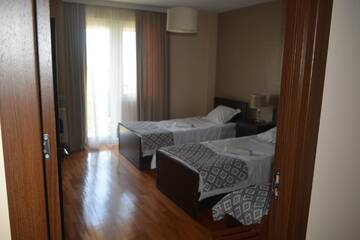 Фото номера Стандартный трехместный номер Гостевой дом Guest House LeNi г. Телави 4