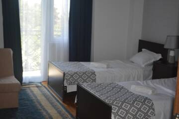 Фото номера Стандартный трехместный номер Гостевой дом Guest House LeNi г. Телави 2