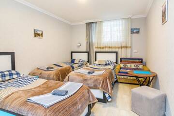 Фото номера Стандартный трехместный номер Гостевой дом Guest house poligloti г. Телави 6