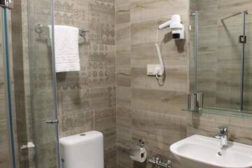 Фото номера Двухместный номер эконом-класса с 1 кроватью Отель Seventeen Rooms г. Телави 11