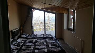 Фото номера Трехместный номер «Комфорт» с душем Гостевой дом Guesthouse Neli&amp;Makho г. Телави 5