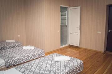 Фото номера Стандартный трехместный номер Гостевой дом Dreamland Guest House г. Телави 6