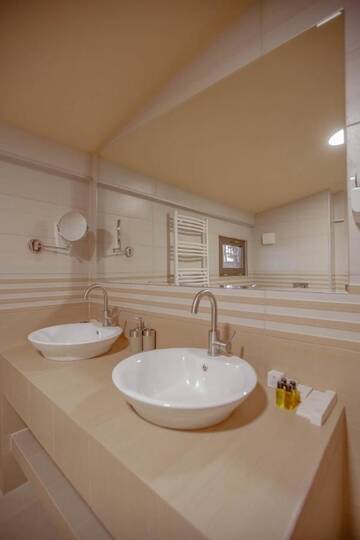 Фото номера Улучшенное шале Курортные отели Old Telavi Resort &amp; Spa Zuzumbo г. Телави 7
