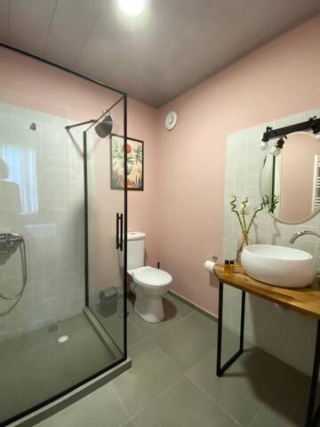 Фото номера Улучшенный трехместный номер Отель Hestia - Hotel, Wine and View г. Телави 13