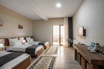 Фото номера Стандартный трехместный номер Отель Telavi Inn г. Телави 3